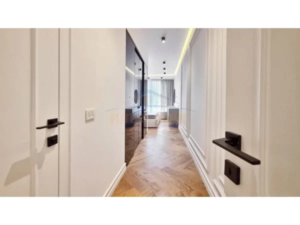 Tirane, jepet me qera apartament 3+1+Aneks+Ballkon Kati 9, 152 m² 2.200 € (Golden Tower)