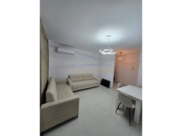 Tirane, jepet me qera apartament 2+1+Ballkon Kati 7, 90 m² 550 €