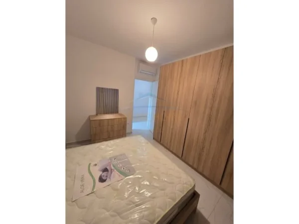 Tirane, jepet me qera apartament 2+1+Ballkon Kati 7, 90 m² 550 €