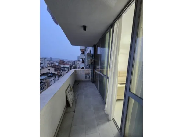 Tirane, jepet me qera apartament 2+1+Ballkon Kati 7, 90 m² 550 €
