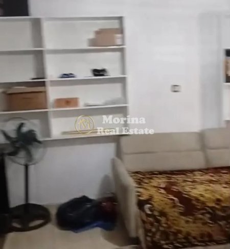 Tirane, jepet me qera shtepi 1+1 Kati 1, 60 m² 300 € (Ish Tregu Elektrik)