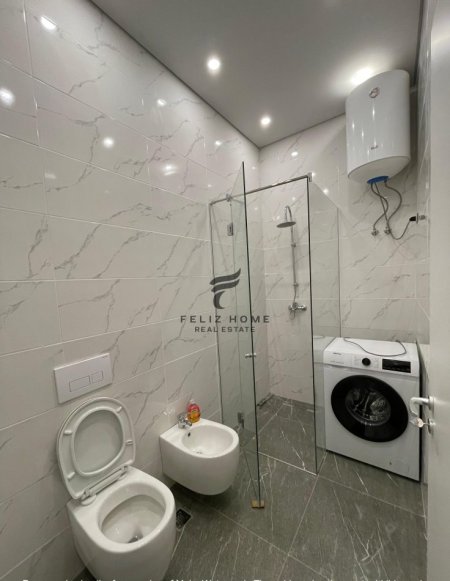Tirane, jepet me qera apartament 1+1 Kati 4, 76 m² 700 € (VASIL SHANTO)