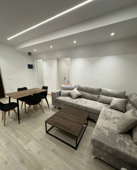 Tirane, jepet me qera apartament 1+1 Kati 1, 55 m² 674 € 