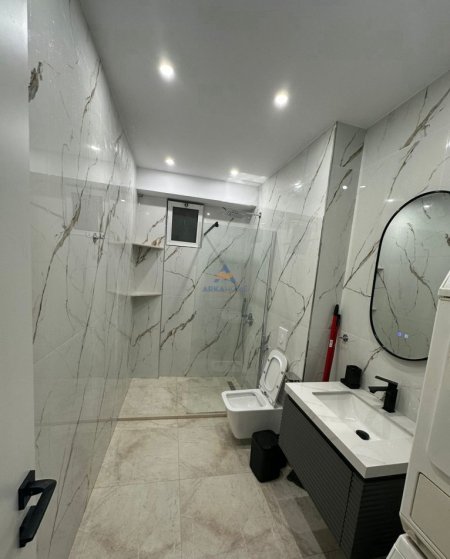 Tirane, jepet me qera apartament 1+1 Kati 1, 55 m² 674 € 
