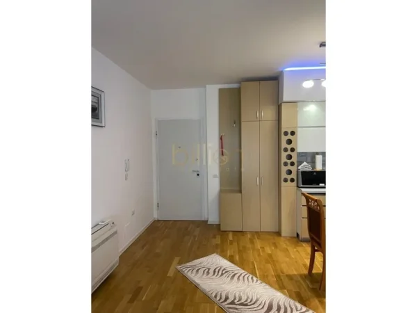 Tirane, jepet me qera 2+1+Ballkon+Post parkimi , 110 m² 1.000 € (Kopshti Botanik)
