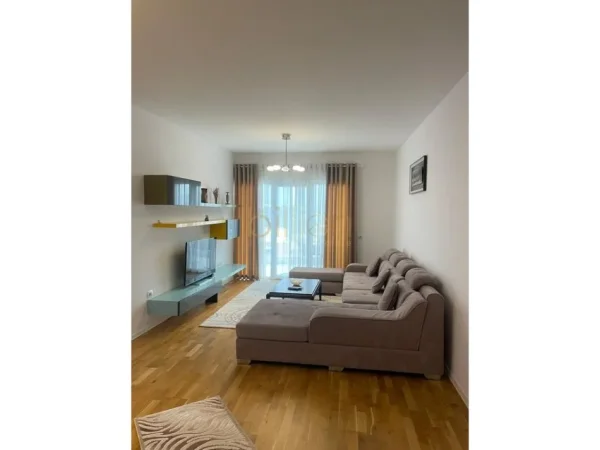 Tirane, jepet me qera 2+1+Ballkon+Post parkimi , 110 m² 1.000 € (Kopshti Botanik)