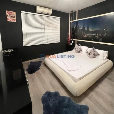 Tirane, jepet me qera apartament 2+1 , 950 € (Komuna e Parisit)