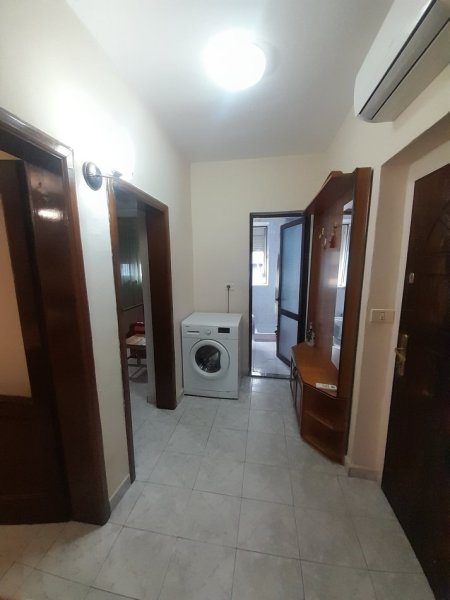 Tirane, jepet me qera apartament 2+1+Ballkon Kati 5, 80 m² 45.000 Lekë te Reja,(Prane Kafe Flora,Rruga Mine Peza, Tirane.)