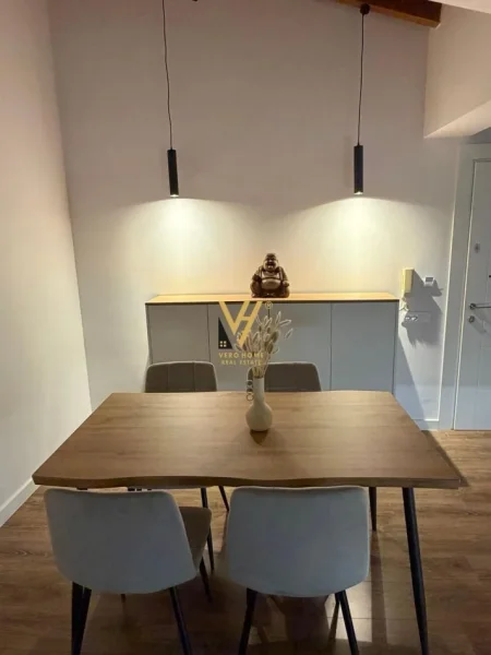 Tirane, jepet me qera apartament 1+1+Ballkon Kati 1, 60 m² 850 € (KOMUNA E PARISIT)