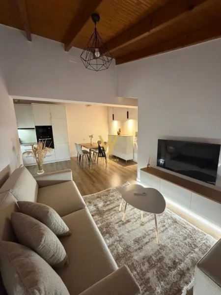 Tirane, jepet me qera apartament 1+1+Ballkon Kati 1, 60 m² 850 € (KOMUNA E PARISIT)