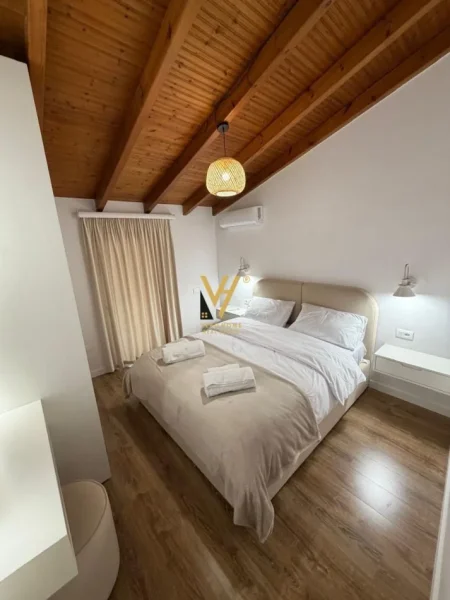 Tirane, jepet me qera apartament 1+1+Ballkon Kati 1, 60 m² 850 € (KOMUNA E PARISIT)