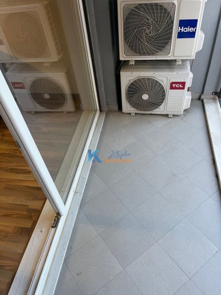 Tirane, jepet me qera zyre Kati 2, 140 m² 1.650 € (21 Dhjetori, prane Abi Bank)