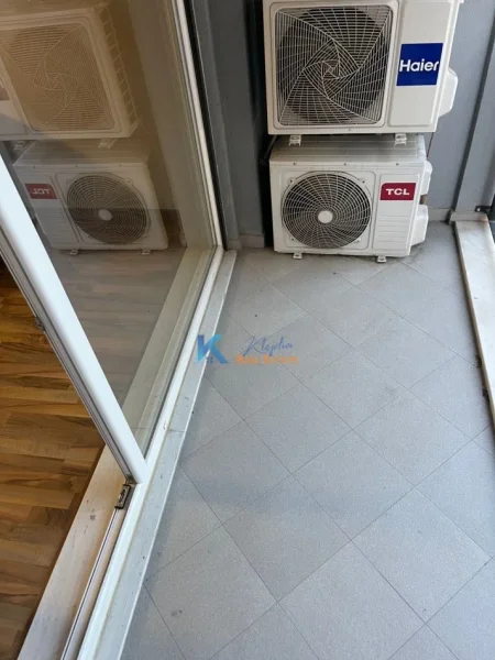 Tirane, jepet me qera zyre Kati 2, 140 m² 1.650 € (21 Dhjetori, prane Abi Bank)