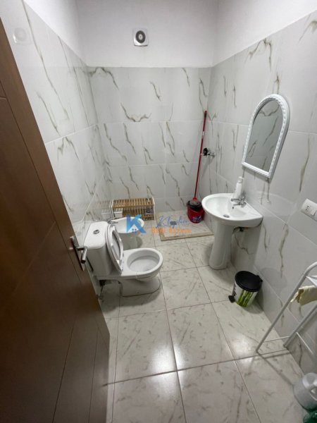 Tirane, jepet me qera zyre Kati 2, 140 m² 1.650 € (21 Dhjetori, prane Abi Bank)