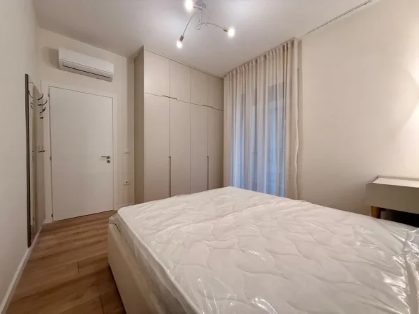 Tirane, jepet me qera apartament duplex 1+1 , 70 m² 850 € (Komuna e Parisit)