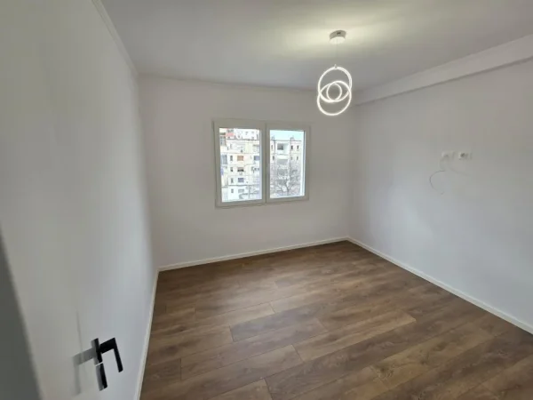 Tirane, shitet apartament 1+1 Kati 4, 35 m² (Ali Dem, afer Credins Bank)