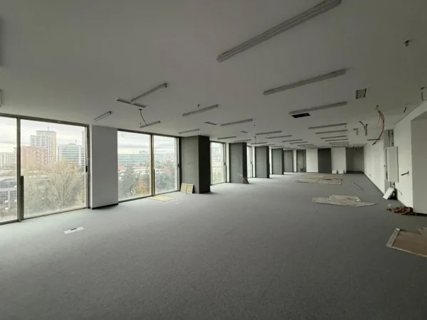 Tirane, jepet me qera zyre Kati 8, 1.569 m² 40.000 € (DOWNTOWN)
