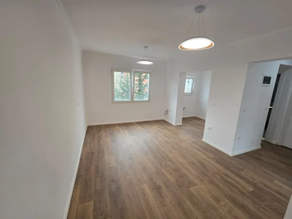 Tirane, shitet apartament 1+1+Ballkon Kati 4, 52 m² (Ali Dem, afer Credins Bank)