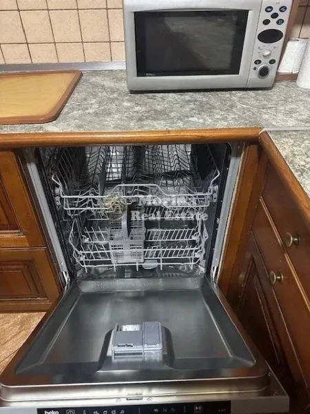 Tirane, jepet me qera apartament 2+1 Kati 2, 80 m² 650 € (21 Dhejtori)