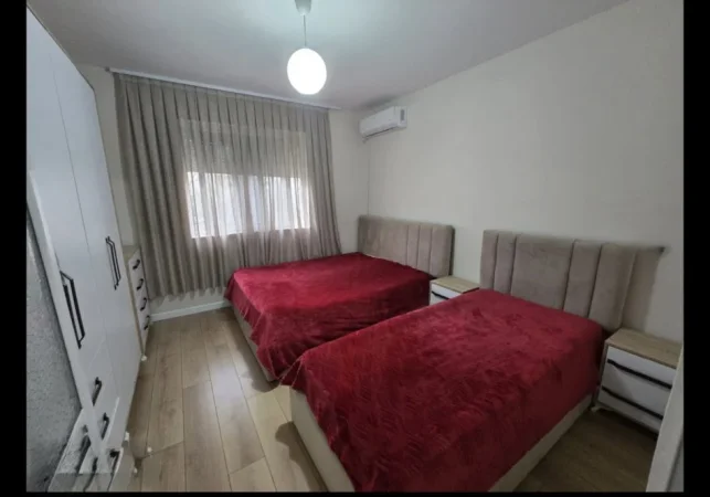 Tirane, jepet me qera apartament 1+1+Ballkon Kati 2, 60 m² 450 € 