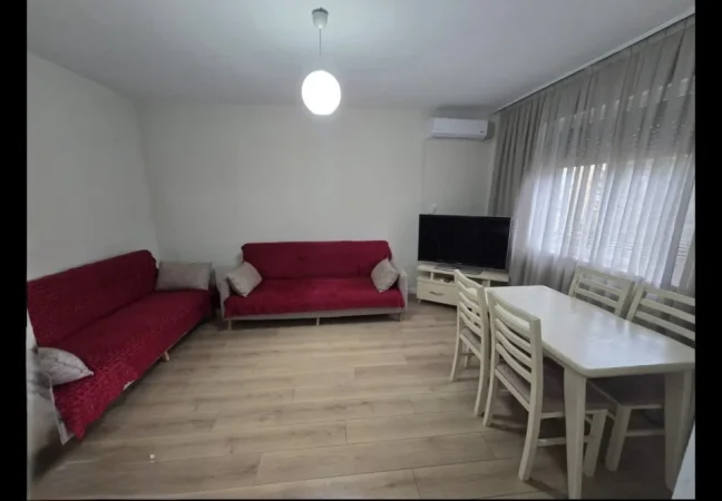 Tirane, jepet me qera apartament 1+1+Ballkon Kati 2, 60 m² 450 € 