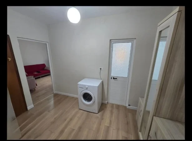 Tirane, jepet me qera apartament 1+1+Ballkon Kati 2, 60 m² 450 € 