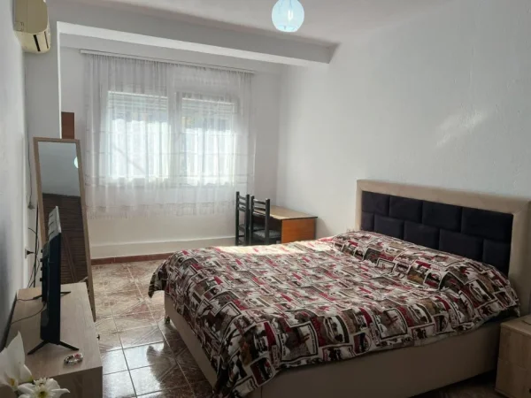 Tirane, jepet me qera apartament 2+1 Kati 2, 160 m² 650 € (Stacioni i Trenit.)