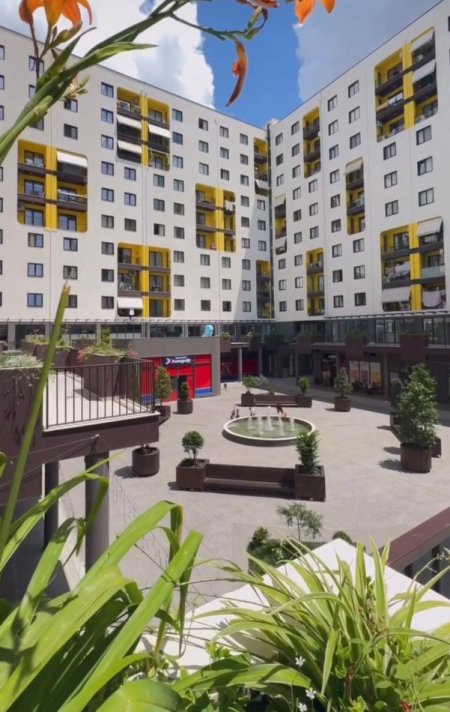 Tirane, jepet me qera dyqan Kati 0, 45 m² 650 € (YZBERISHT)