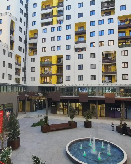 Tirane, jepet me qera dyqan Kati 0, 45 m² 650 € (YZBERISHT)