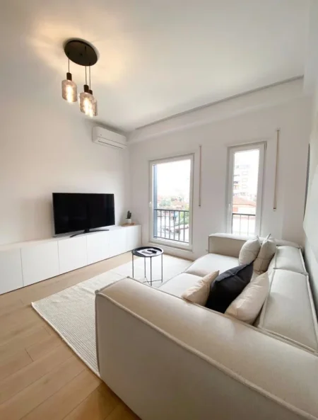 Tirane, jap me qera apartament 1+1+Ballkon Kati 1, 65 m² (Rezidenca Quartum)