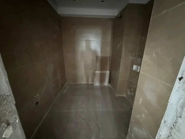 Tirane, shitet apartament 3+1 Kati 7, 152 m²