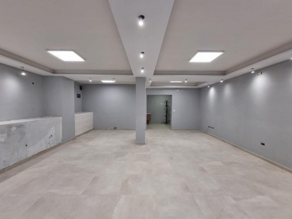 Tirane, shitet dyqan Kati 0, 74 m² 140.000 € (PAZARI I RI)