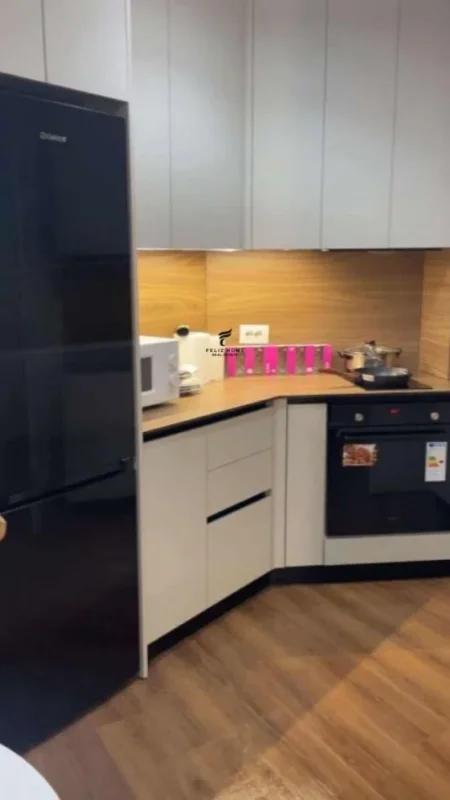 Tirane, jepet me qera apartament 1+1 Kati 9, 60 m² 600 € (ASTIR)