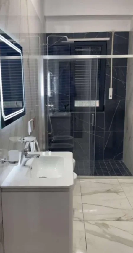 Tirane, jepet me qera apartament 1+1 Kati 9, 60 m² 600 € (ASTIR)