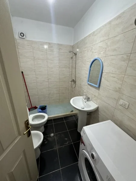 Tirane, jepet me qera apartament 2+1+2 Kati 5, 85 m² 400 € (Astir prane Rrethit tek Ecomarket)