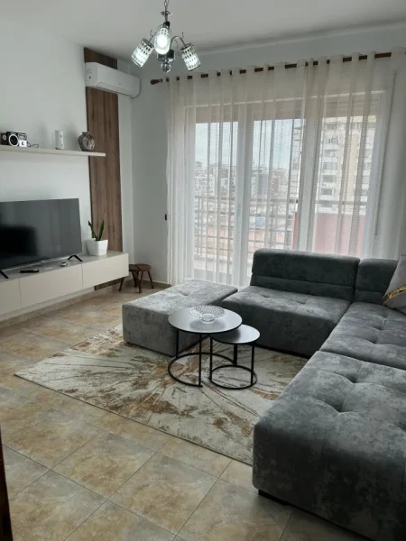 Tirane, jepet me qera apartament 2+1 Kati 5, 100 m² 800 € (Pazari i Ri)