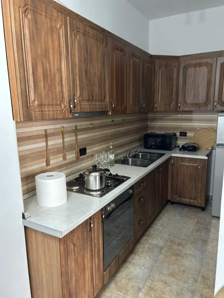 Tirane, jepet me qera apartament 2+1 Kati 5, 100 m² 800 € (Pazari i Ri)