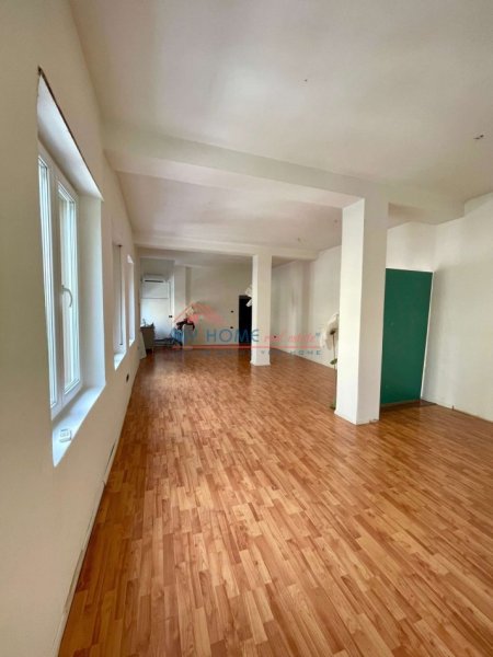 Tirane, jepet me qera zyre Kati 3, 70 m² 800 € (Rruga Vaso Pasha)
