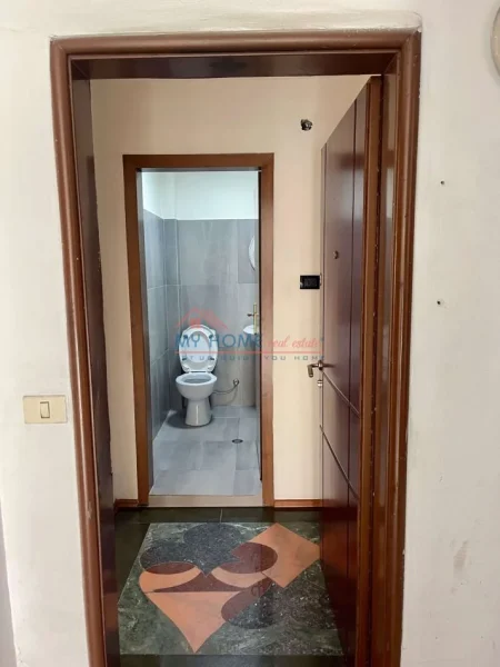 Tirane, jepet me qera zyre Kati 3, 70 m² 800 € (Rruga Vaso Pasha)
