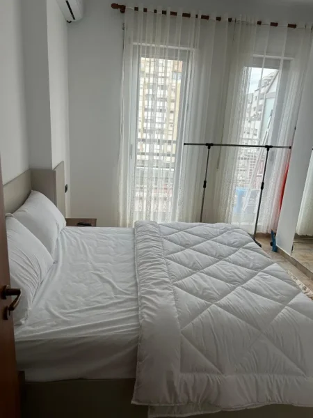 Tirane, jepet me qera apartament 2+1 Kati 5, 100 m² 800 € (Pazari i Ri)