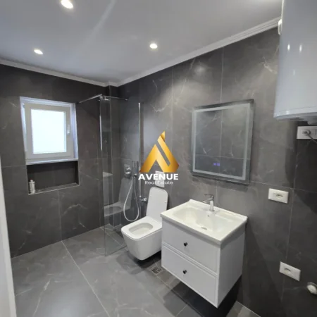 Tirane, shitet apartament 1+1+Ballkon Kati 4, 52 m² 108.000 € (ali dem)