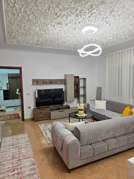 Qera, Apartament 2+1, Don Bosko, 650 €, UNA63928