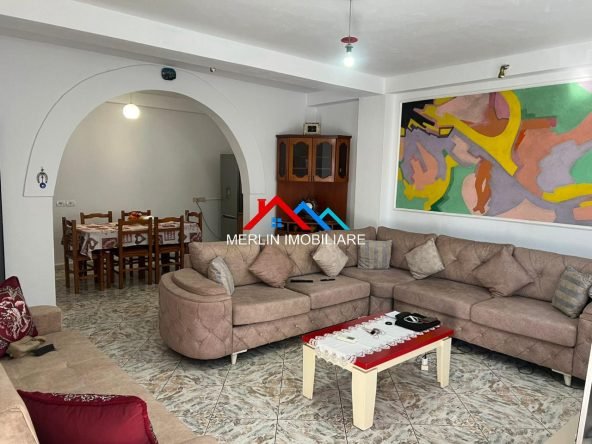 Tirane, jepet me qera apartament 2+1+Ballkon Kati 2, 160 m² 650 € (RRUGA ASIM VOKSHI,STACIONI TRENIT)