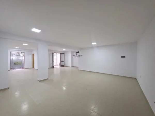 Tirane, shitet dyqan Kati 0, 90 m² 180.000 € (KOPSHTI BOTANIK)
