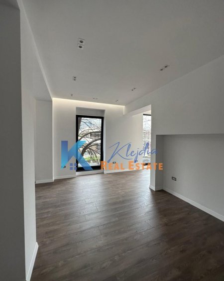 Tirane, jap me qera ambjent biznesi Kati 1, 76 m² (Në zemër të Tiranës, përballë Taiwan)