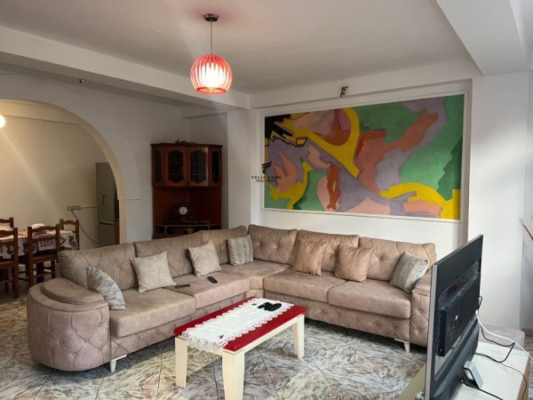 Tirane, jepet me qera apartament 2+1 Kati 2, 160 m² 650 € (stacioni i trenit)