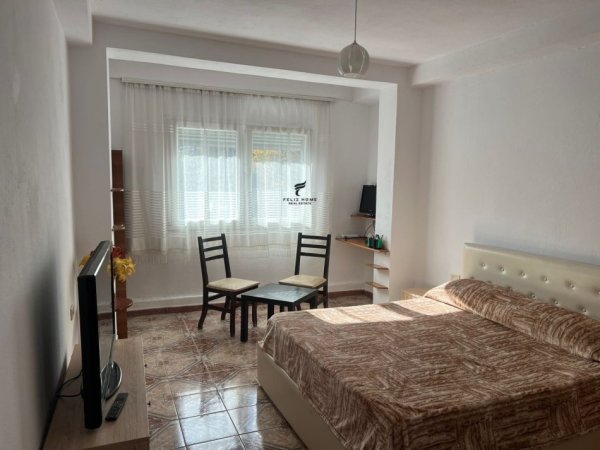 Tirane, jepet me qera apartament 2+1 Kati 2, 160 m² 650 € (stacioni i trenit)