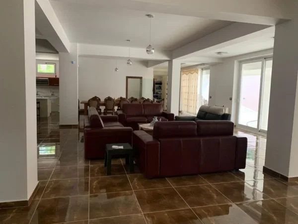 Tirane, shitet Vile 3 Katshe Kati 3, 2.200.000 € (Farke)