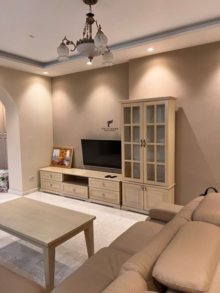 Tirane, jepet me qera apartament 1+1 Kati 5, 80 m² 800 € (BLLOKU)