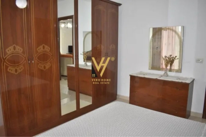 Tirane, jepet me qera apartament 2+1+Ballkon Kati 4, 90 m² 650 € (MINE PEZA)